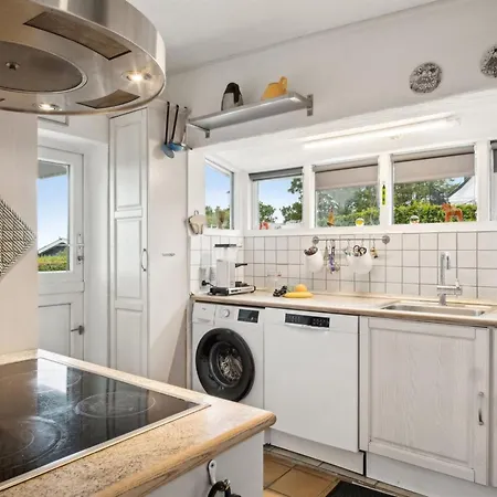 Holiday home Yngvy - 500m From The Sea By Interhome *