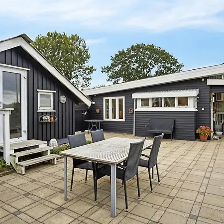 Yngvy - 500m From The Sea By Interhome